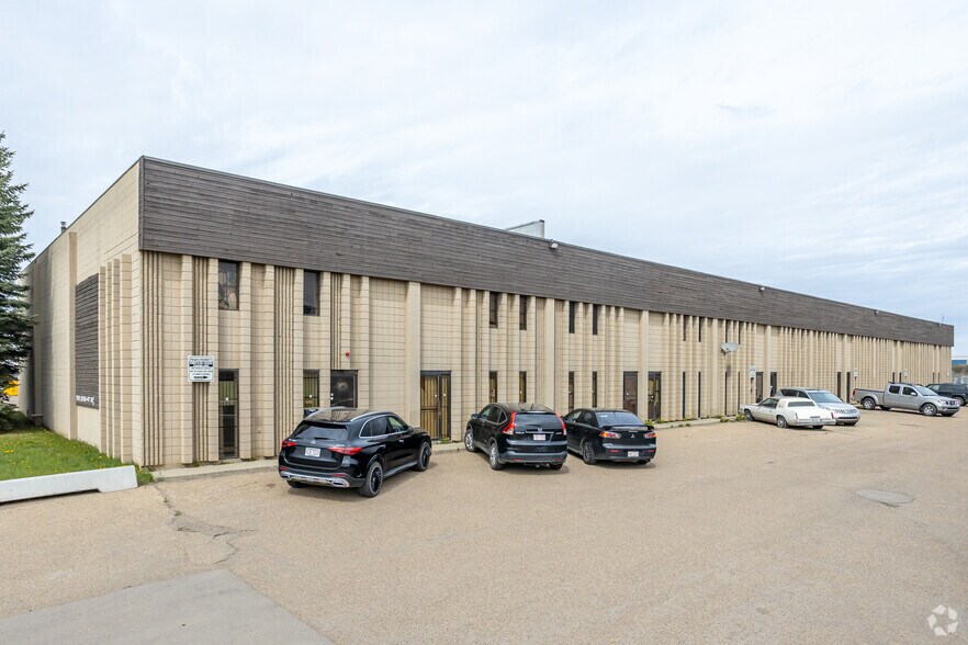 20452 107th Ave NW, Edmonton, AB à vendre - Photo principale – Image 1 sur 3