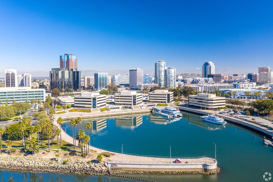 340 Golden Shore, Long Beach, CA à louer - Photo de l’immeuble – Image 1 sur 47