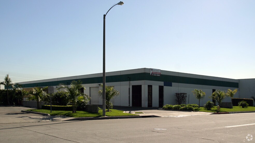 14030-14044 Orange Ave, Paramount, CA à louer - Photo de l’immeuble – Image 2 sur 15