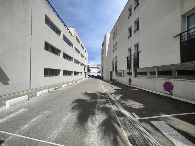 Bureau dans Cannes à vendre - Photo de l’immeuble – Image 2 sur 8