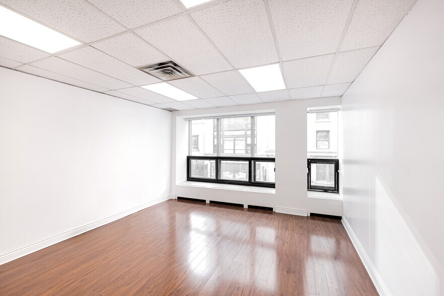 1118 Rue Sainte-Catherine O, Montréal, QC à louer - Photo intérieure – Image 2 sur 4