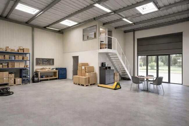 Plus de détails pour Local d’activités à vendre