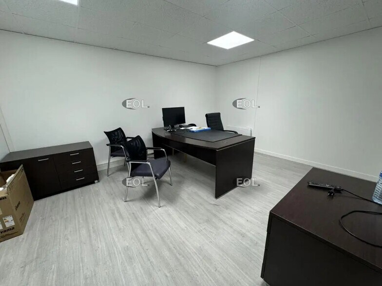 Local d’activités dans Saint-Germain-lès-Arpajon à louer - Photo de l’immeuble – Image 3 sur 6