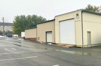 2133 Lincoln Hwy E REAR, Lancaster, PA à louer Photo de l’immeuble– Image 2 sur 7