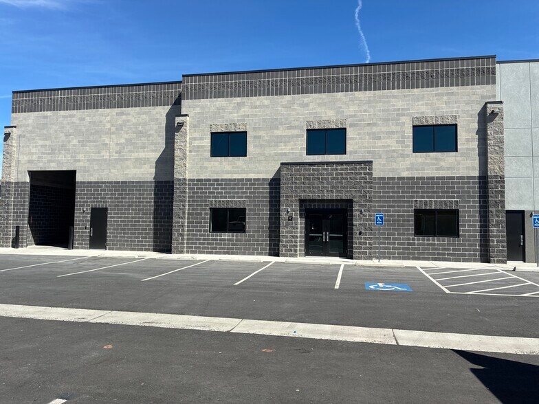 1657 S. Boston St STE B, Lehi, UT à louer - Photo de l’immeuble – Image 1 sur 18