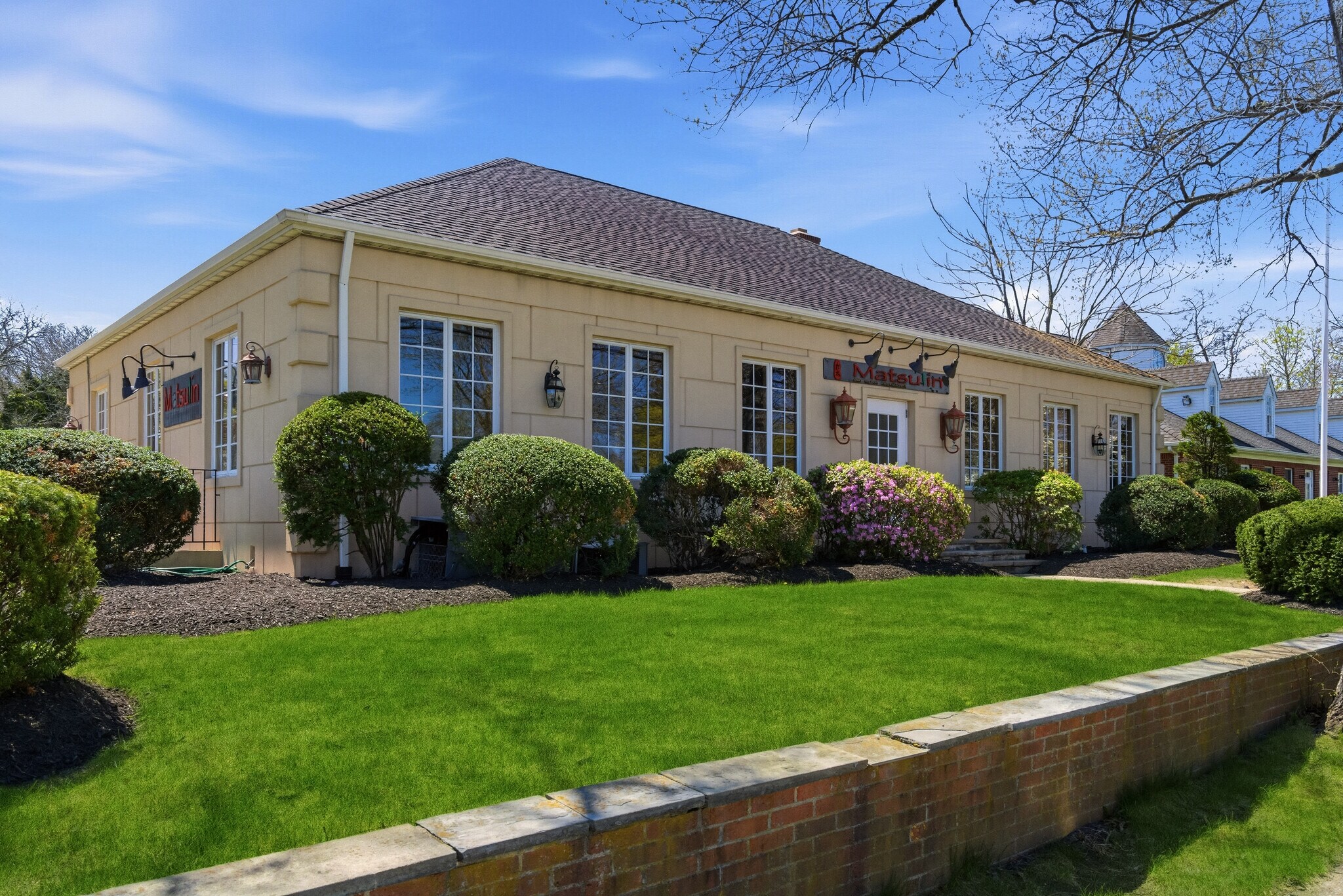 131 W Montauk Hwy, Hampton Bays, NY à vendre Photo de l’immeuble– Image 1 sur 10