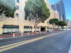 600 W 7th St, Los Angeles, CA à louer Photo de l’immeuble– Image 1 sur 18