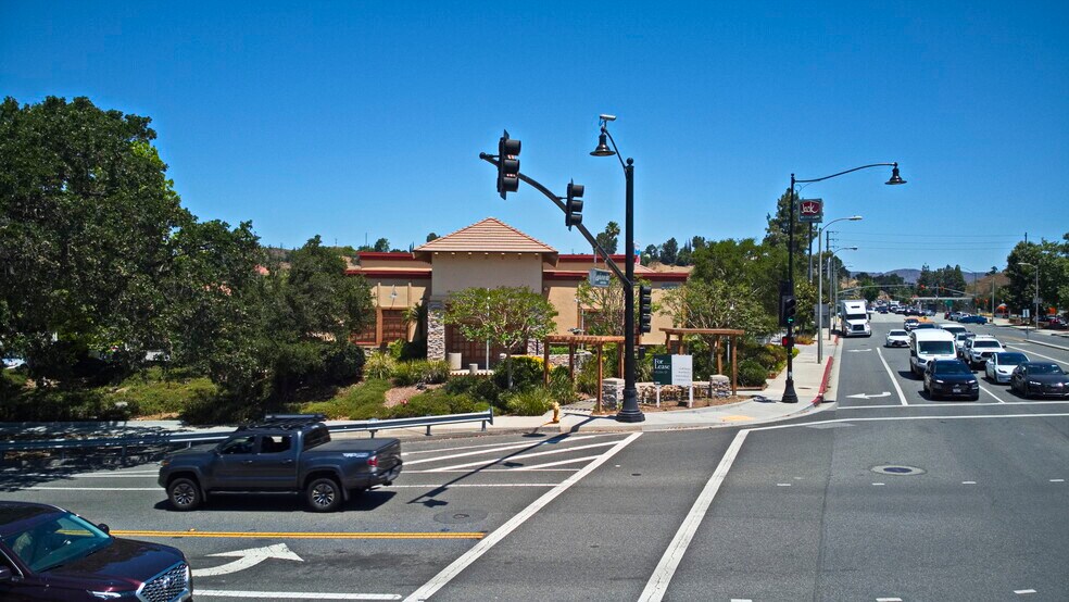 5001-5033 Kanan Rd, Agoura Hills, CA à louer - Photo de l’immeuble – Image 3 sur 15