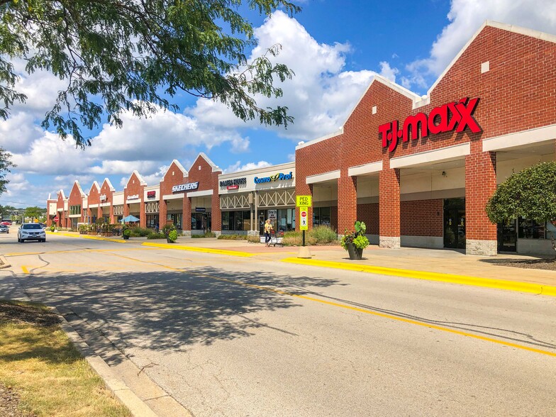 701 N Milwaukee Ave, Vernon Hills, IL à louer - Photo de l’immeuble – Image 1 sur 29