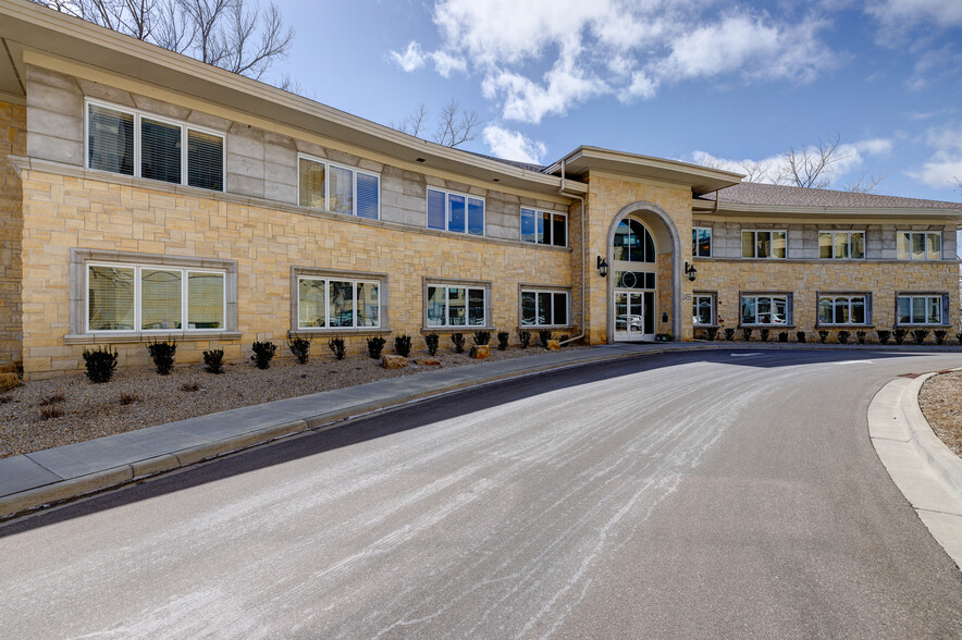 12455 Ridgedale Dr, Minnetonka, MN à louer - Photo de l’immeuble – Image 1 sur 22