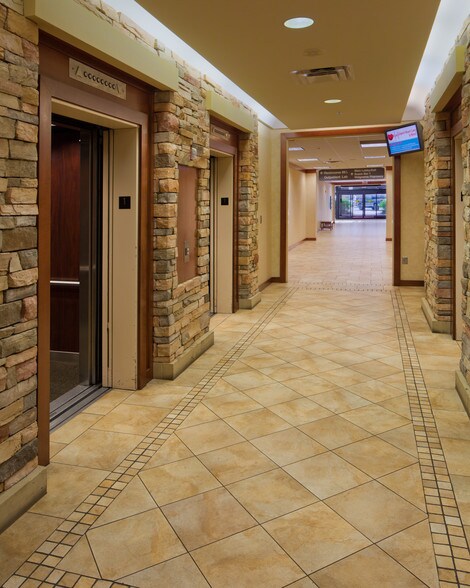 2665 N Decatur Rd, Decatur, GA à louer - Hall d’entrée – Image 3 sur 4