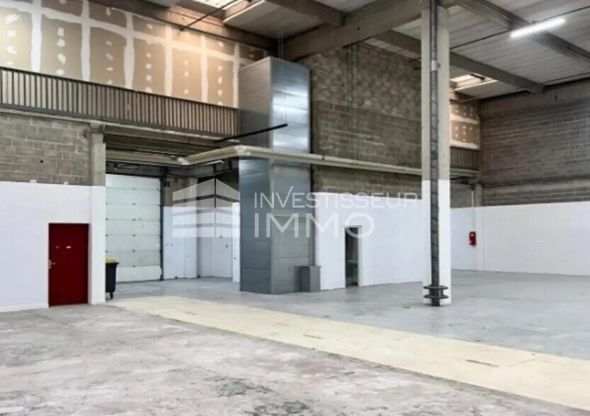 Local d’activités dans Sarcelles à louer - Photo de l’immeuble – Image 2 sur 5
