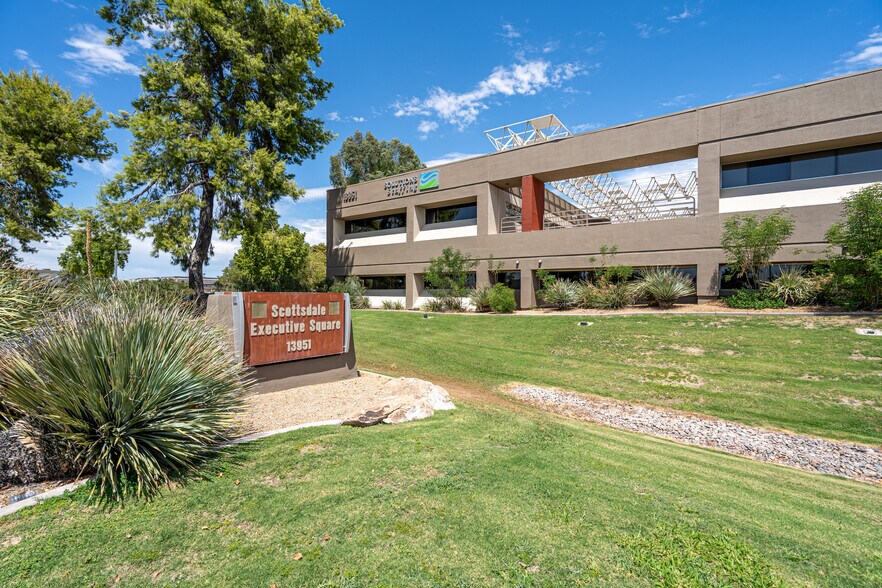 13951 N Scottsdale Rd, Scottsdale, AZ à louer - Photo principale – Image 1 sur 32
