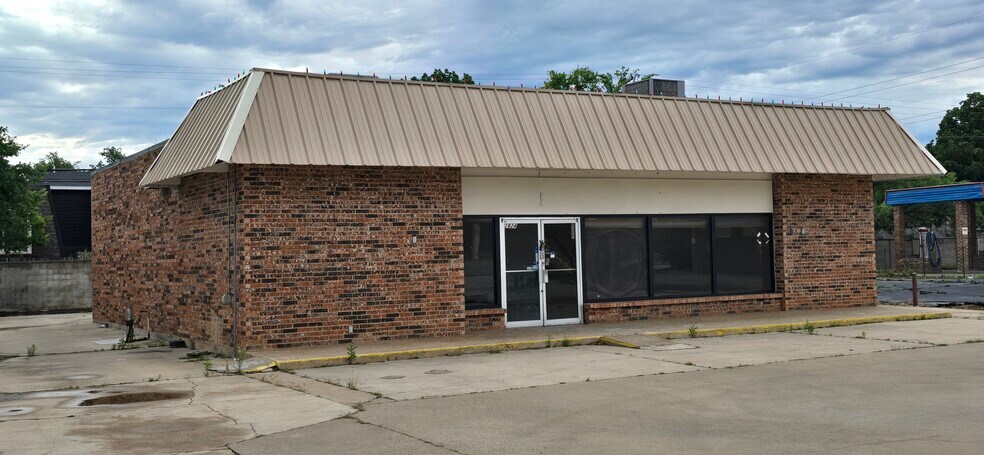 2824 Brown Trl, Bedford, TX à vendre - Photo de l’immeuble – Image 2 sur 5