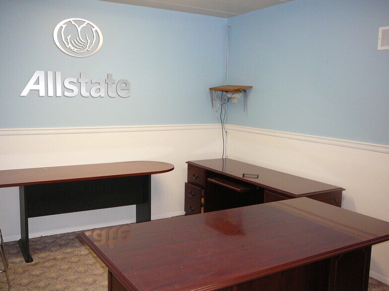 4501 Peoples Rd, Pittsburgh, PA à louer - Photo de l’immeuble – Image 3 sur 6