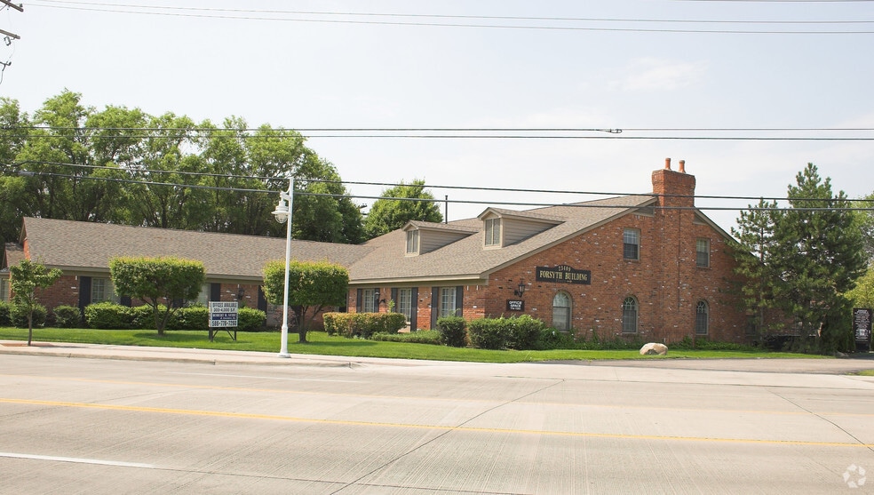 23409-23411 Jefferson Ave, Saint Clair Shores, MI à louer - Photo de l’immeuble – Image 2 sur 13