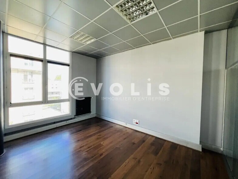Bureau dans Montreuil à louer - Photo de l’immeuble – Image 3 sur 7