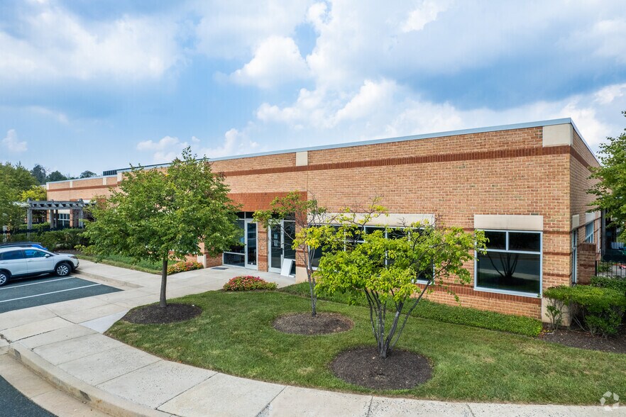 8098 Sandpiper Cir, Baltimore, MD à louer - Photo de l’immeuble – Image 2 sur 5