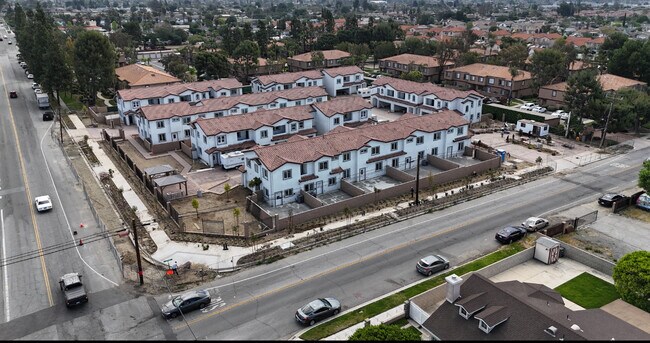 Plus de détails pour 15909 Merrill Ave, Fontana, CA - Logement à vendre