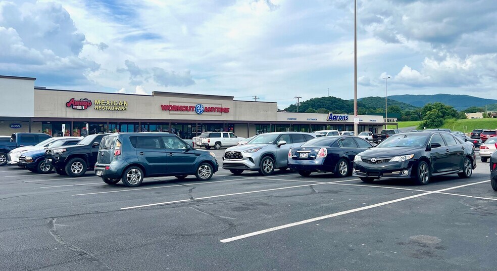 611-691 W Elk Ave, Elizabethton, TN à louer - Photo de l’immeuble – Image 2 sur 5