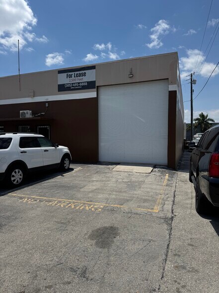 7784 W 2nd Ct, Hialeah, FL à louer - Photo de l’immeuble – Image 2 sur 18