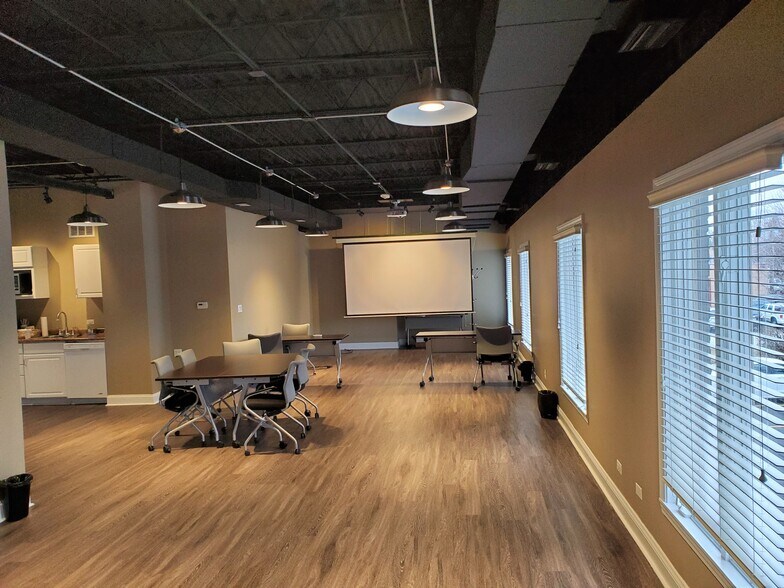 300 E Northwest Hwy, Arlington Heights, IL à louer - Photo de l’immeuble – Image 2 sur 7