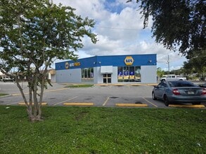 2675 54th Ave N, Saint Petersburg, FL à louer Photo intérieure– Image 1 sur 12