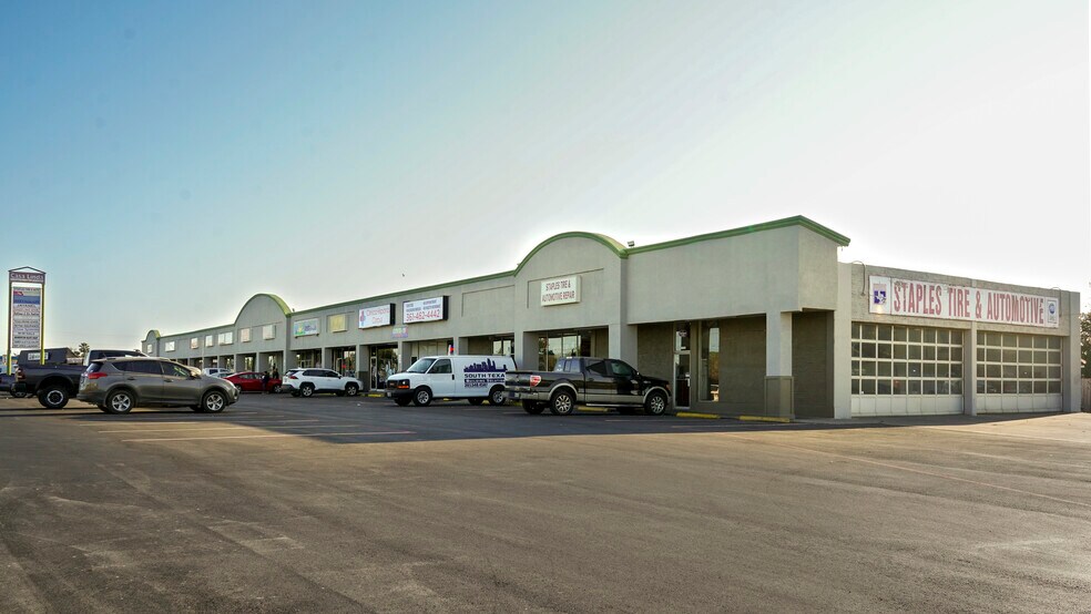 3501-3533 S Staples St, Corpus Christi, TX à louer - Photo de l’immeuble – Image 2 sur 3