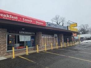 98 Main St, East Brunswick, NJ à louer Photo de l’immeuble– Image 2 sur 2