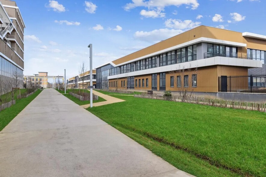 Bureau dans Nanterre à louer - Photo de l’immeuble – Image 1 sur 21