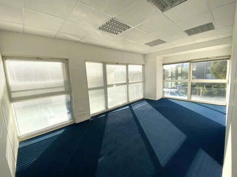 Bureau dans Villeneuve-Loubet à louer - Photo de l’immeuble – Image 1 sur 8