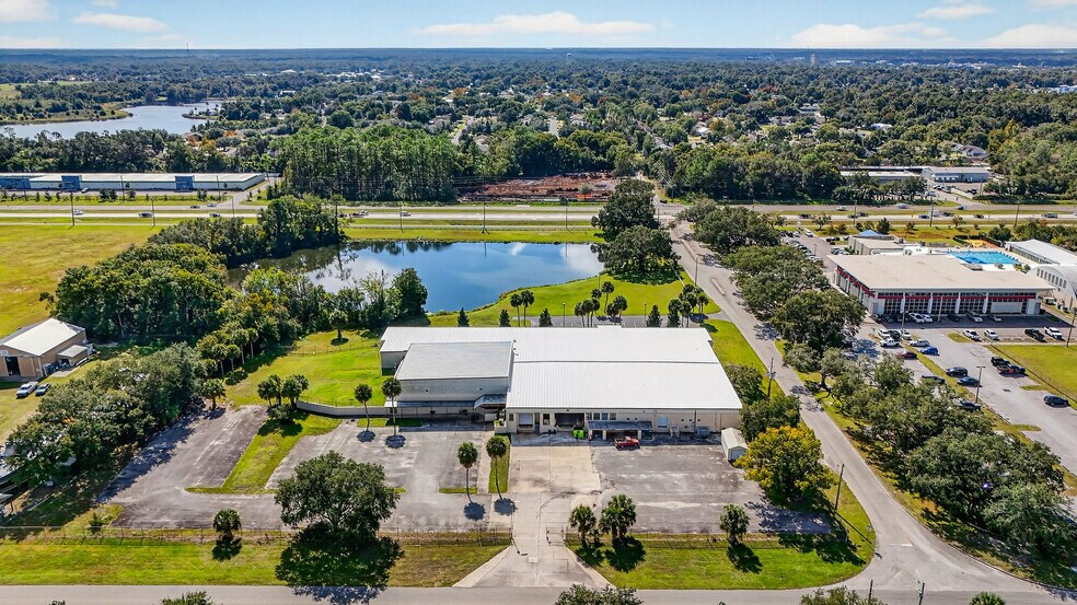 801 E International Speedway Blvd, Deland, FL à louer - Photo de l’immeuble – Image 2 sur 11