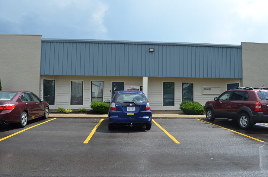 4729-4747 Devitt Dr, Cincinnati, OH à louer - Photo de l’immeuble – Image 2 sur 2