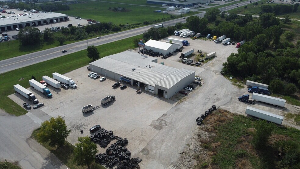 5535 Arbor Rd, Lincoln, NE à louer - Photo de l’immeuble – Image 1 sur 14