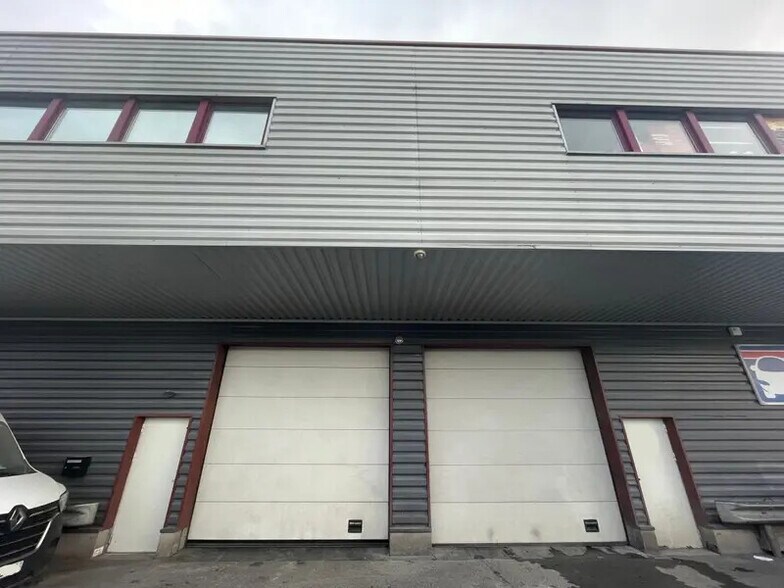 Local d'activités dans SAINT-OUEN-L'AUMONE à vendre - Photo de l’immeuble – Image 2 sur 7