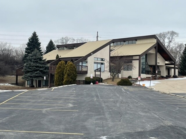1441 N Mayfair Rd, Milwaukee, WI à louer - Photo de l’immeuble – Image 2 sur 11