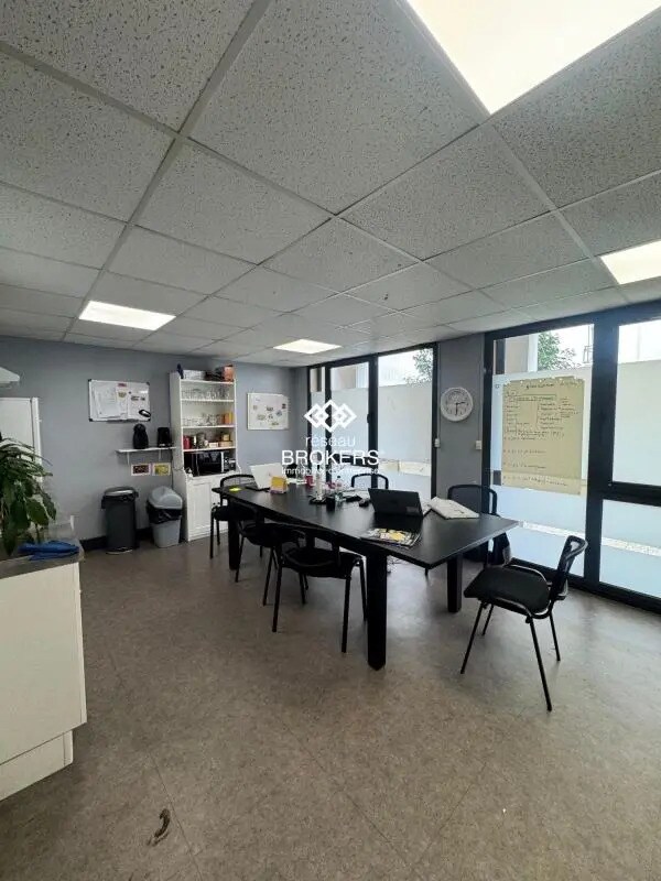 Bureau dans Courbevoie à louer Photo de l’immeuble– Image 1 sur 5