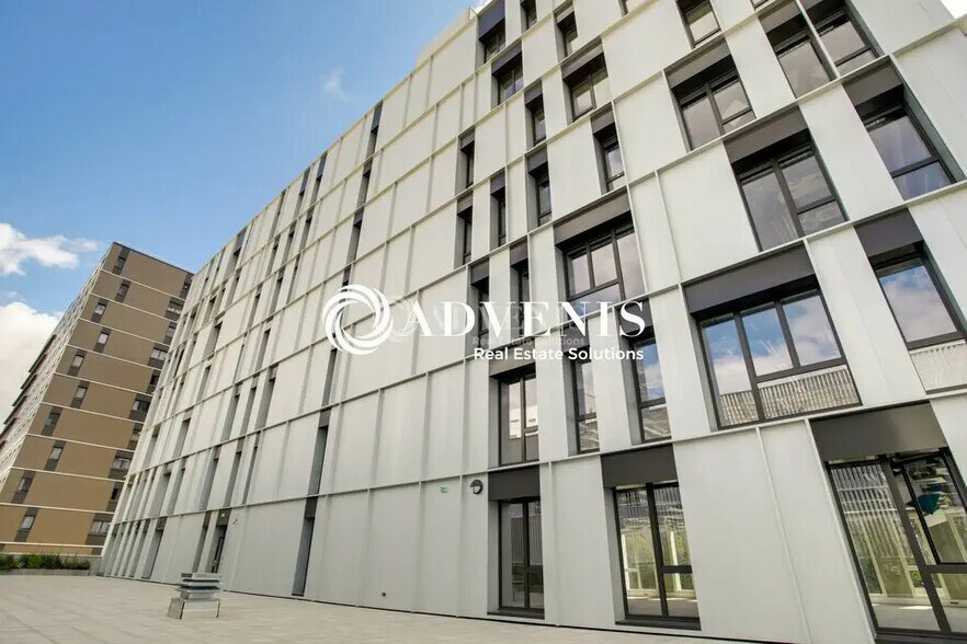 Bureau dans Champs-sur-Marne à vendre - Photo de l’immeuble – Image 2 sur 12