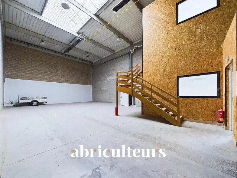 Bureau dans Gellainville à louer - Photo de l’immeuble – Image 3 sur 6