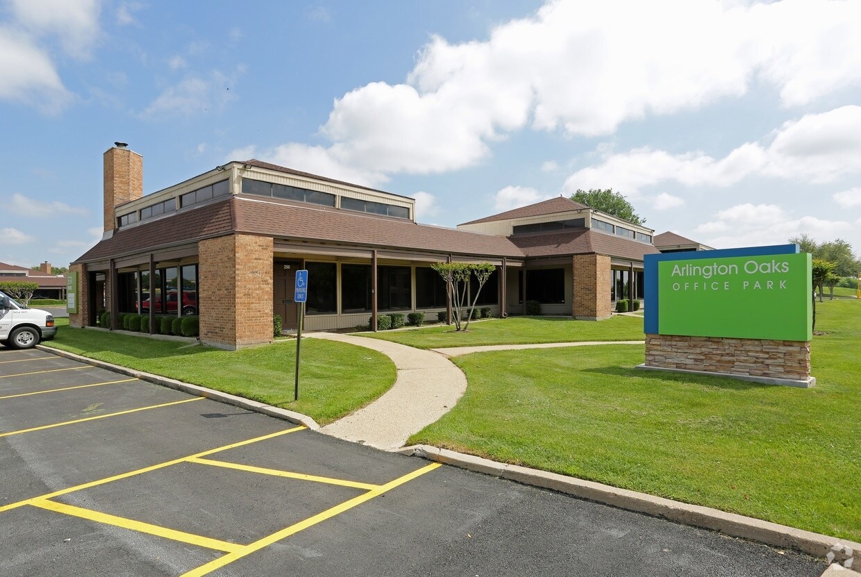 205 Billings St, Arlington, TX à louer Photo principale– Image 1 sur 22
