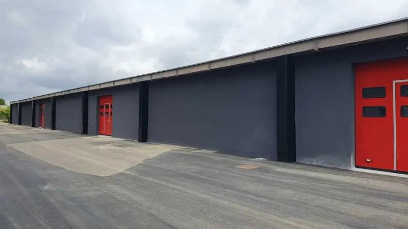 Local d'activités dans Coignières à vendre - Photo de l’immeuble – Image 3 sur 7
