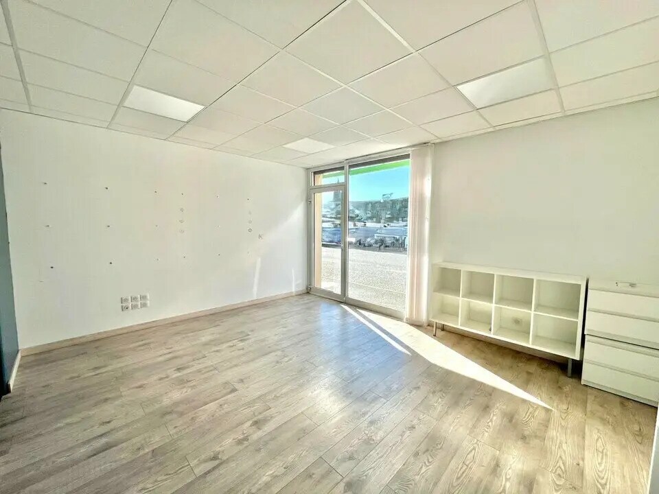 Local commercial dans Puget-sur-Argens à louer Photo intérieure– Image 1 sur 5