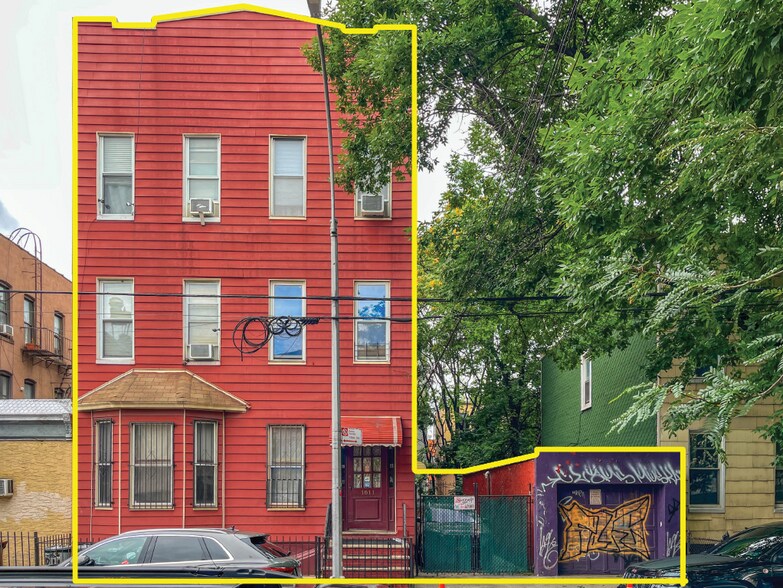 18-11 Grove St, Ridgewood, NY à vendre - Photo de l’immeuble – Image 2 sur 6
