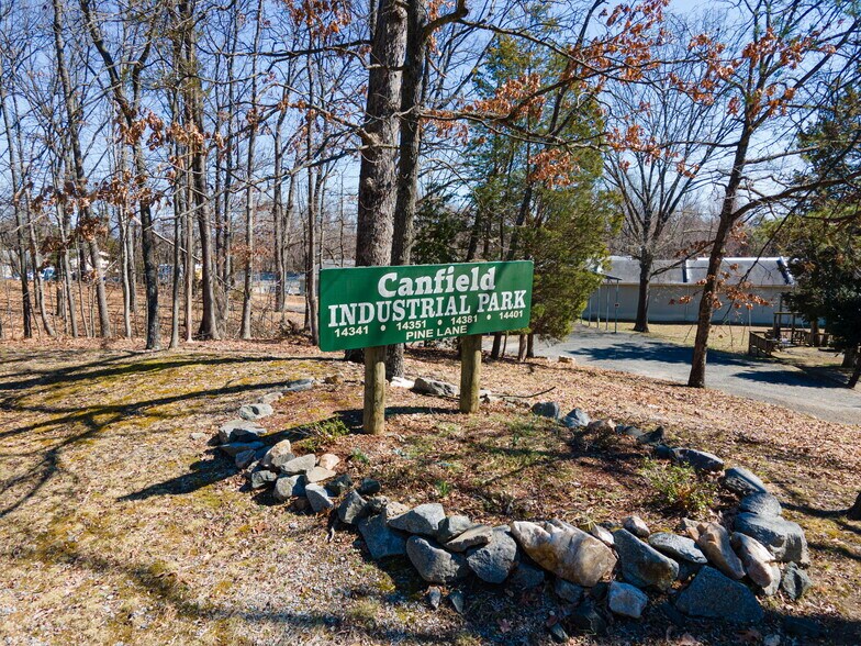 14401 Pine Ln, Woodbridge, VA à vendre - Photo de l’immeuble – Image 3 sur 25