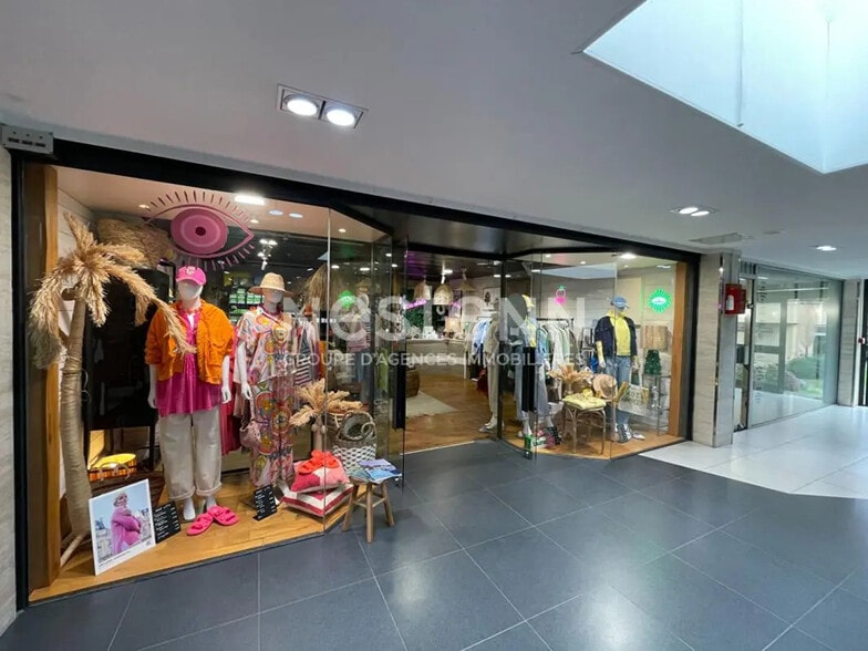 Local commercial dans Auray à louer - Hall d’entrée – Image 2 sur 6