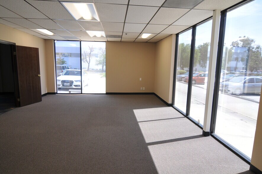 9301 Jordan Ave, Chatsworth, CA à louer - Photo de l’immeuble – Image 3 sur 8