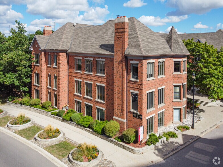 4257-4265 Sherwoodtowne Blvd, Mississauga, ON à louer - Photo de l’immeuble – Image 1 sur 9