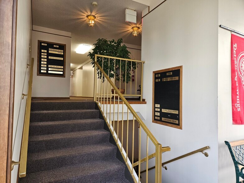 350 Saint Andrews Rd, Saginaw, MI à vendre - Hall d’entrée – Image 2 sur 17