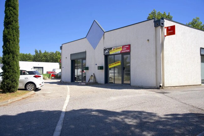 Plus de détails pour Local commercial à louer