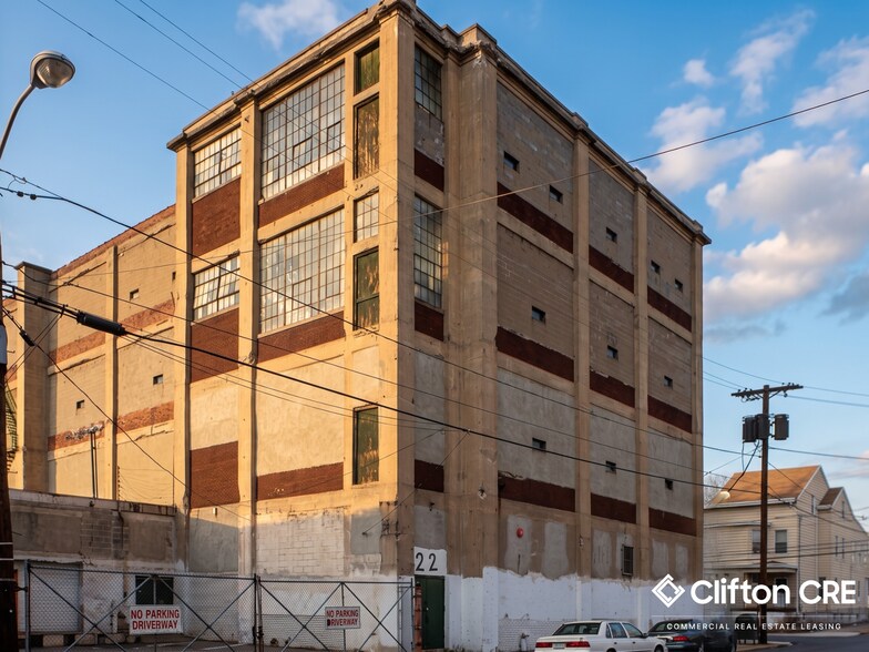 22 Mercer St, Paterson, NJ à louer - Photo de l’immeuble – Image 2 sur 9